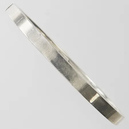 Armband stelt, innermått 60x55mm, bredd 5mm, repig, 925/1000 silver Vikt: 12 g