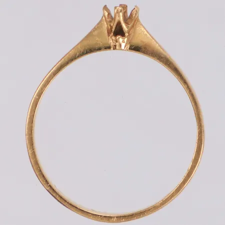 Ring, stl 17¼, bredd 2-3,8mm, saknar sten, 18K  Vikt: 2 g
