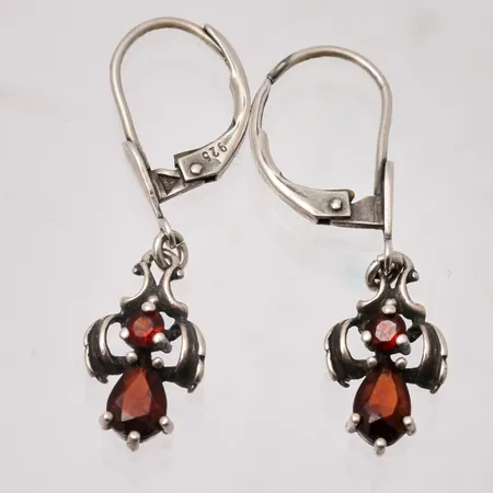  1par örhängen i silver, 8,4x32,7mm, 2st Granatliknande, mått 4x6mm, Ø2,5mm, 925/1000, vikt 1,84g.