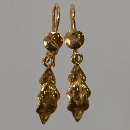 Ett par örhängen "löv" 30mm, 18K 1,4g.