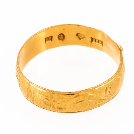 Graverat guld i 23K. Vikt: 3,4g. 