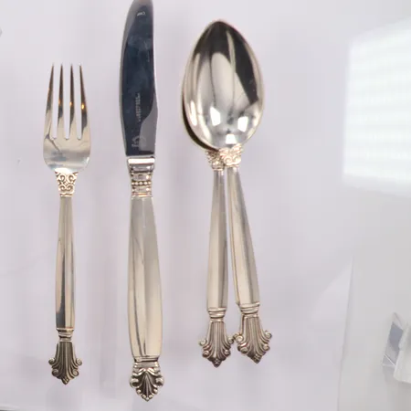 3 bordsskedar 17,5cm, 1 Gaffel 16,5cm Georg Jensen, 161gr 1 kniv 20,5cm Georg Jensen 75,5g silver 925/1000