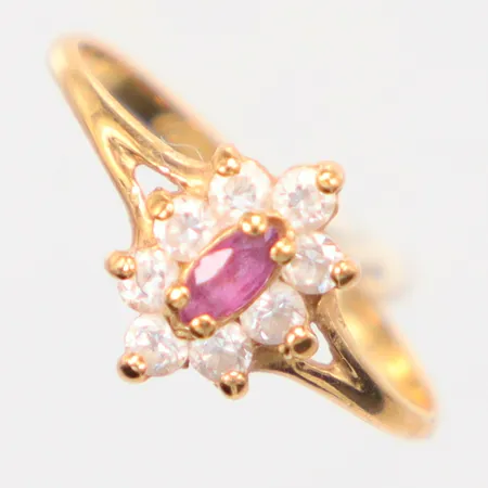 Ring röd sten Ø16mm, 18k Vikt: 1,3 g