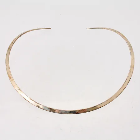Halsring i silver, 39cm, öppning 4,5cm, bredd 4,6mm, 830/1000, vikt 26,51g.