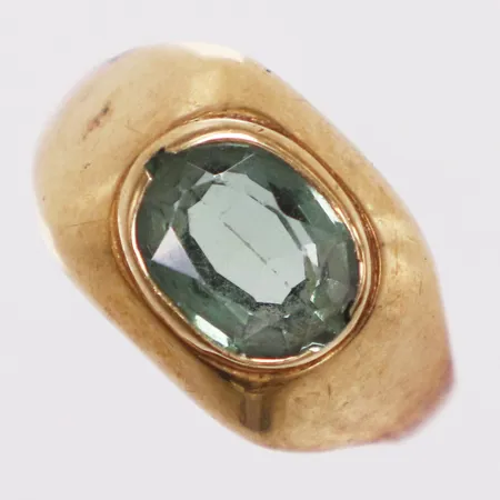 Ring grön sten, stl 17, bredd 3-10mm, missfärgad, skev, 18K  Vikt: 2,2 g