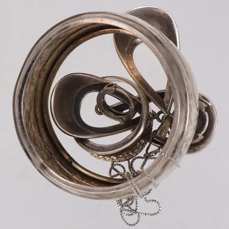 Kedja, Hänge, Ring, Ett par örhängen, Servettring, bucklor, defekt, 830/1000 silver Vikt: 32 g