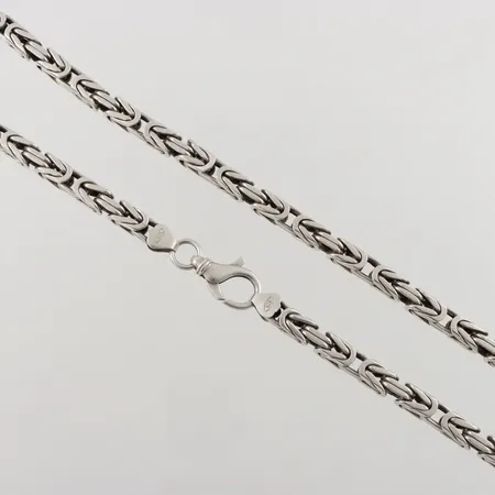 Kedja Kejsarlänk, 61cm, bredd: 8,3mm, en ögla har hamnat snett, 925/1000 silver, 204,1g.