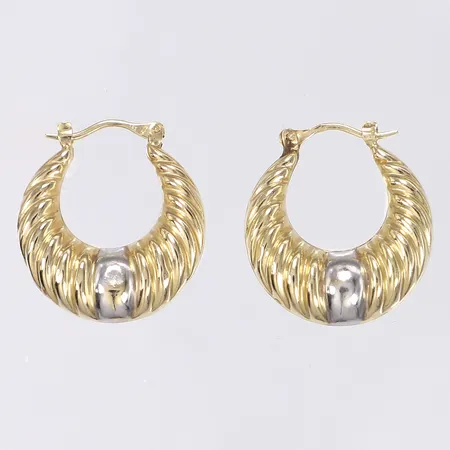 Ett par örhängen Ø21mm tvåfärgade, ihåliga, lätt buckliga, 14K Vikt: 3,9 g
