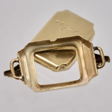 Diverse defekt guld, 14K, vikt 2,89g.