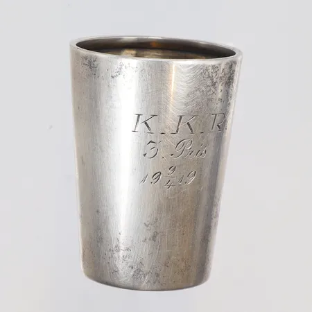 Miniatyrbägare höjd 42mm, gravyr CG Hallberg Stockholm 1918 silver 830/1000 Vikt: 18,6 g