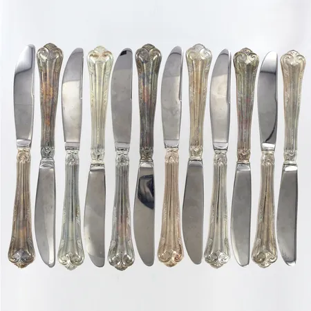 12 matknivar 18,5cm, blad i rostfritt stål, silver 830/1000 Vikt: 617,9 g