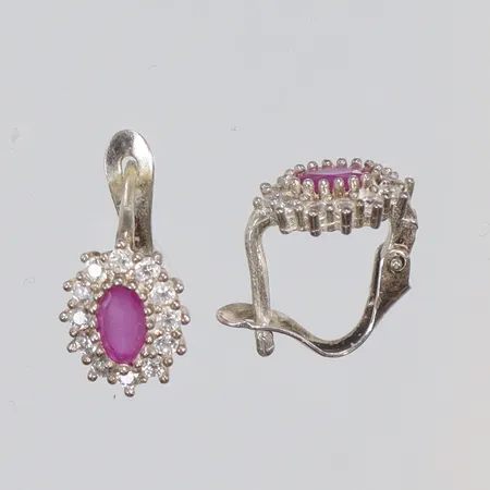 Ett par Örhängen med rosa samt vita stenar 7x12mm silver 925/1000 Vikt: 1,9 g