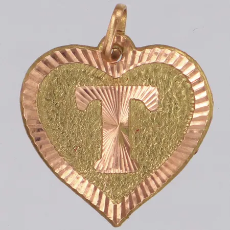 Hänge med bokstaven T, längd 20,7mm, bredd 17,3mm, 14K Vikt: 0,4 g