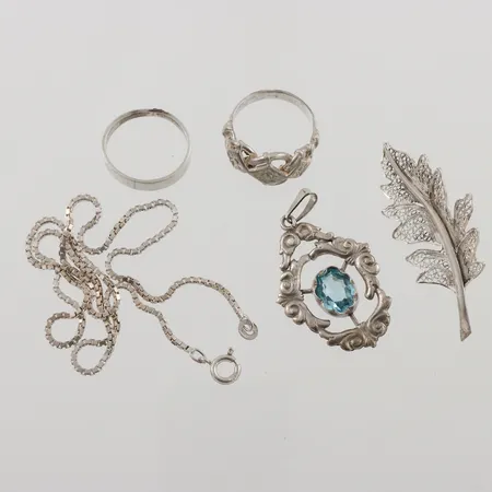 Diverse silversmycken, vissa skadade, delvis ostämplat silver, 17,3g.