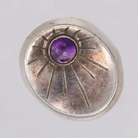 Ring med ametist, stl 15½, bredd 19mm, Rey Urban år 1957, 925/1000 silver Vikt: 8,2 g