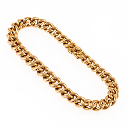 Armband rund Pansar i 18K guld. Det är 19,5 cm långt, 6,5 - 8 mm brett och väger 41,7g. Kistlås. 