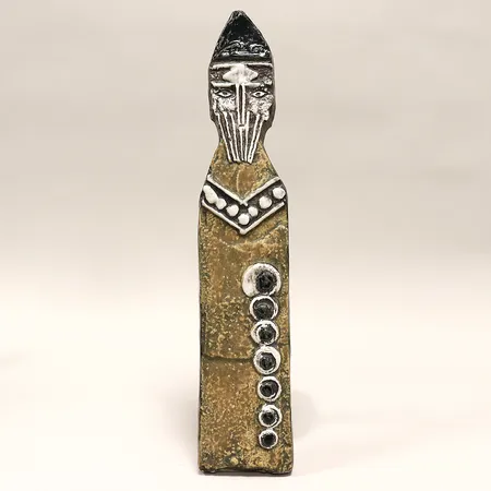 Väggrelief Lisa Larson, Biskop, stengods, 44x9cm, Gustavsberg. Skickas med postpaket.