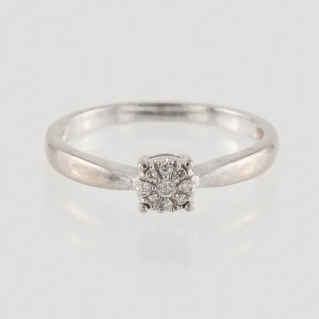 Ring med diamanter 9 x ca. 0,005-0,01ct, Ø17, bredd: 1,7mm, Guldfynd, vitguld, 18K, 2,6g.