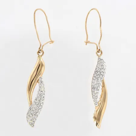 Ett par örhängen vita stenar 38x6mm, krokfästen, skevheter, 18K.  Vikt: 1 g