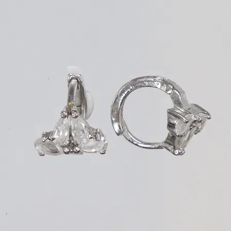 Ett par Örhängen med vita stenar 9x12mm silver 925/1000 Vikt: 1,5 g