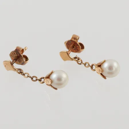 Ett par örhängen med pärlor, 20mm, stift, 18K, 2,0g.