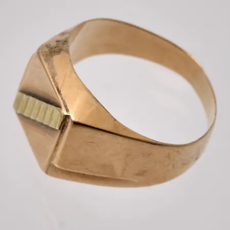 Defekt guld, 14K, vikt 4,34g.