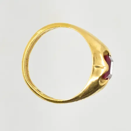 Diverse defekt guld med sten, 18K + 23K. Vikt: 4,6 g