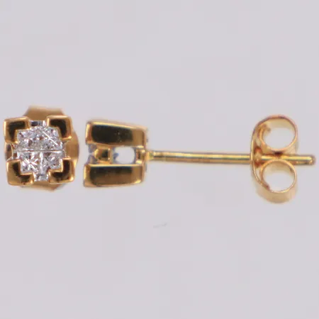 Ett par örhängen med diamanter 8xca0,01ct princesslipade, längd 4,4mm, bredd 4,5mm, GHA, 18K  Vikt: 1,6 g