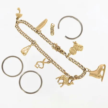 3 ringar och 1 armband, en extra länkbit, defekter och gravyrer på samtliga, 18K Vikt: 24 g