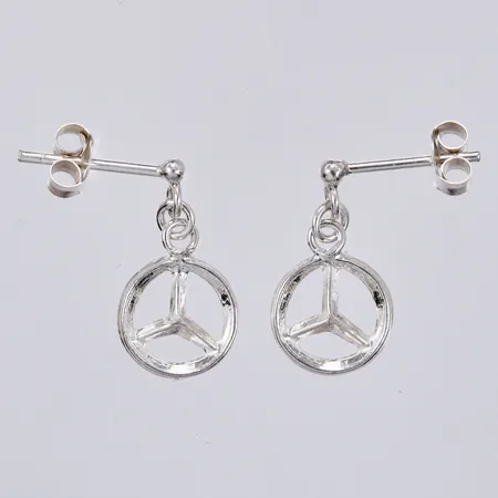 Ett par örhängen längd ca 15mm, bredd ca1-9mm, silver Vikt: 0,9 g