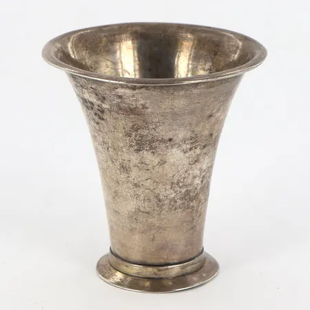 Bägare i silver, sannolikt 1700-tal, från Karlstad, otydlig mästarstämpel, 830/1000 Silver Vikt: 22,6 g