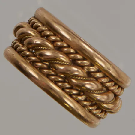 Ring Ø20½, bredd:13mm, tillverkarstämpel ODD, Visby, 18K 22,8g.