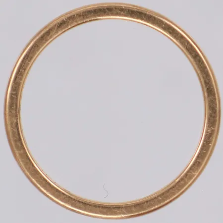 Ring, slät, stl 16½, gravyr 18K  Vikt: 2,5 g