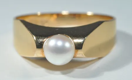 1 ny ring m pärla 18k 2,9 gr Ø 18 mm B 3-5 mm, 39403:57 au 1808 Vikt: 2,9 g