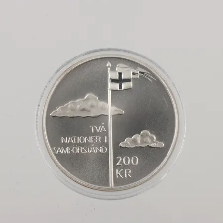 Mynt, unionsupplösningen 1905, präglat år 2005, nominellt värde 200kr, upplaga om 35000 exemplar, 925/1000 silver, plastetui, 27g.