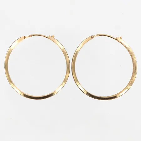 Ett par örhängen mönster creoler Ø25mm, bredd 4mm, 18K.  Vikt: 4,3 g