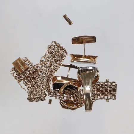 Diverse guld med stenar, gravyr, delvis defekt 14K Vikt: 30,9 g