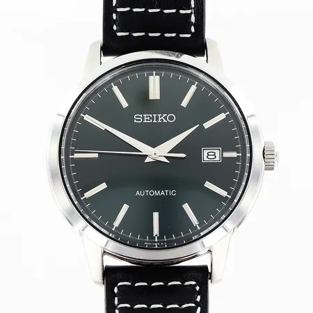 Herrur Seiko automatisk, stål, Ø40mm, grön urtavla, datum, sekundvisare, glasbaksida, ref nr 4R35-05J0, serie nr 356218, svart läderband 25cm ejoriginal, inga tillbehör.