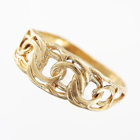 Ring Bismarck, stl 15½, bredd 1,5-6mm, skev skena, 18K Vikt: 1,4 g