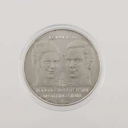 Mynt 50kr, Konung Carl XVI Gustaf Drottning Silvia, 19 juni 1976, Ø36mm, plastetui, silver 925/1000 Vikt: 27 g Vikt: 27 g