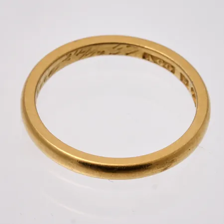 Defekt guld, 23K, vikt 3,73g.