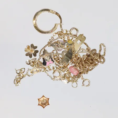 Diverse guld, defekt med plast/emalj 18K Vikt: 7,5 g