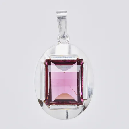 Hänge med lila sten längd ca 3cm bredd ca 17mm stämplad K&L, 835/1000 silver  Vikt: 3,5 g