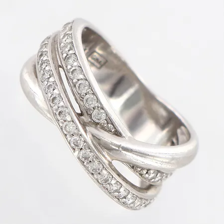 Ring med stenar stl 16, bredd: 4-8mm, silver GHA 925/1000 Vikt: 5 g