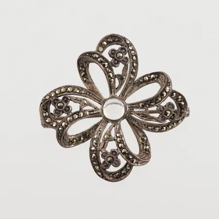 Brosch med markasiter samt blå sten, 38x38mm, 830/1000 silver, 8,3g.