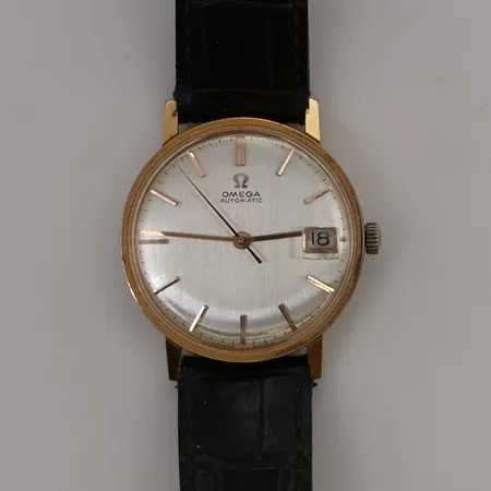 Herrur Omega, 32mm, doublé, automatisk, refnr:162.009, Cal.582, verknr:21850885, datum, originalglas, läderband ej original, sliten krona samt slitage på doublé vid krona.