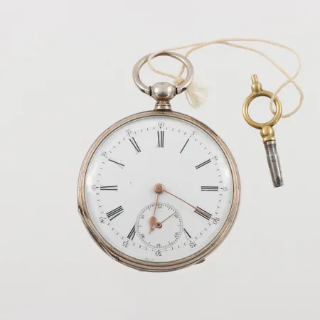 Spindelur 45mm, innerboett i oädel metall, boettnr: 21184, tillhörande nyckel, silver, 61,0g.