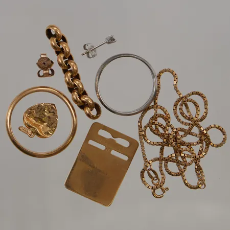 Diverse guld, defekt/gravyr, 18K 24,6g.