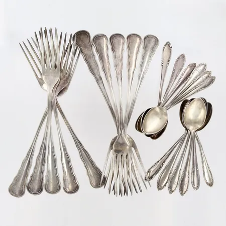 10 gafflar 19cm, 12  kaffeskedar 12cm, silver 830/1000 Vikt: 612,5 g