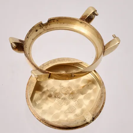 Diverse defekt guld, 14K, vikt 4,06g.